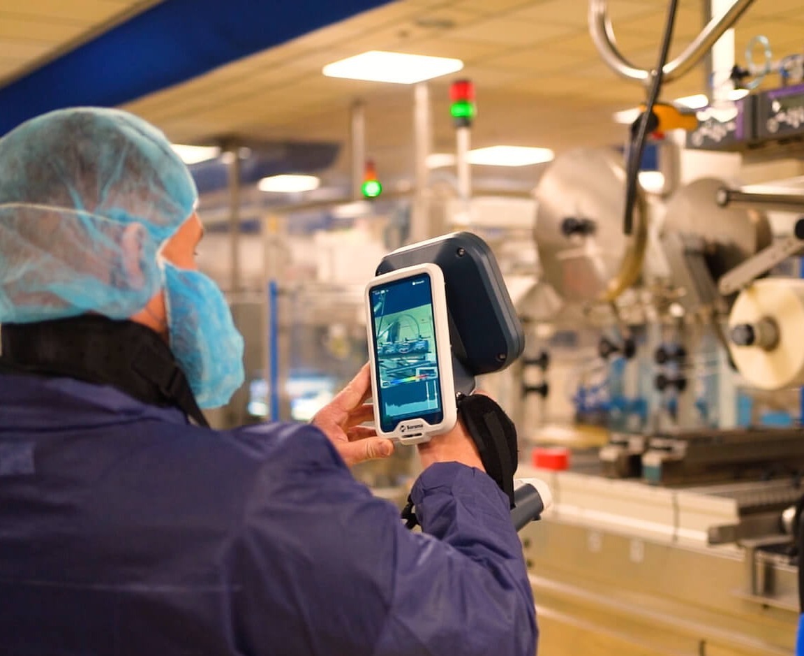 Vergeer employee using Sorama camera-1