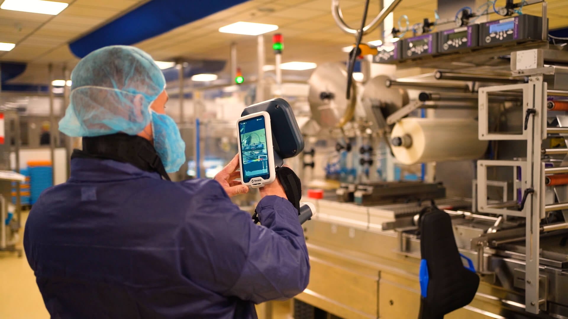 Vergeer employee using Sorama camera